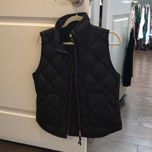 J Crew quilted vest size small- black